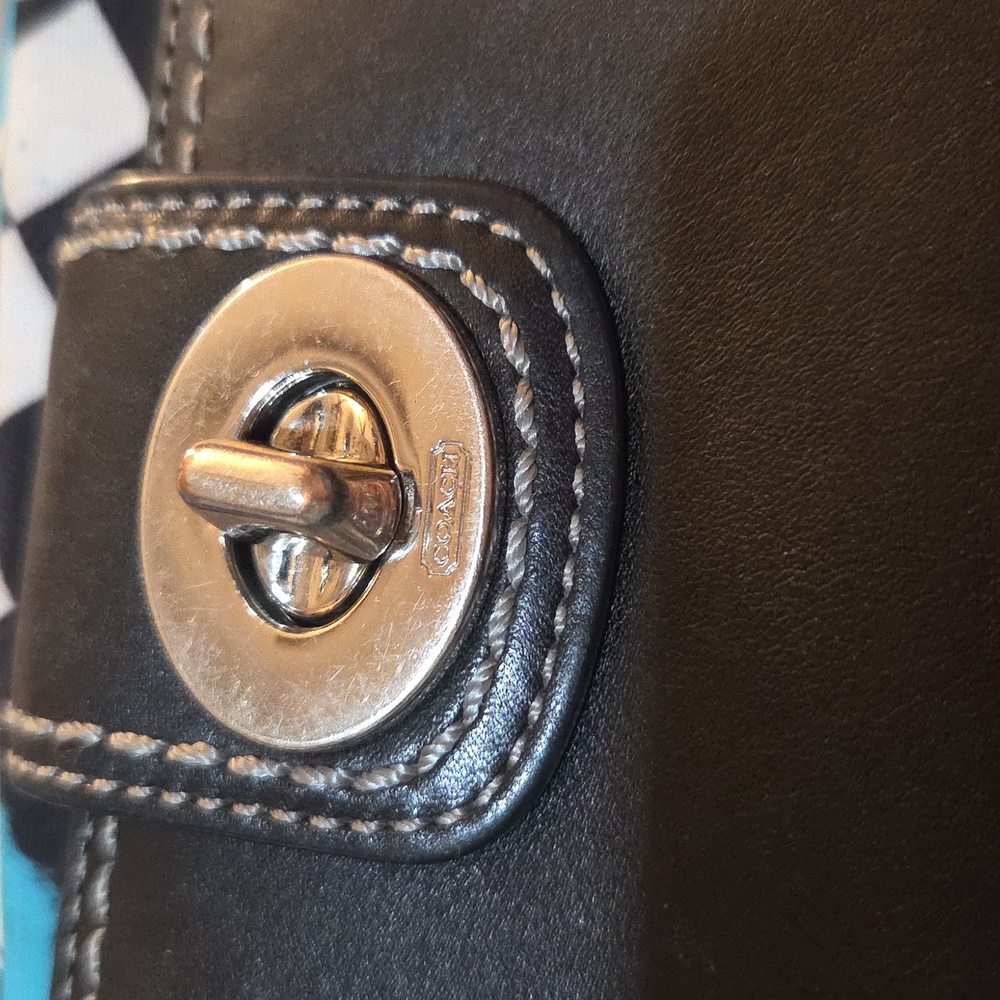 *AUTHENTIC COACH BLACK WALLET* - Picture 4 of 14